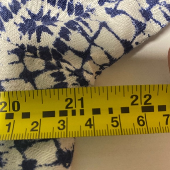 4OUR DREAMERS MEDIUM blue & white Buttoned blouse, LINEN blend - EUC - Picture 4 of 6